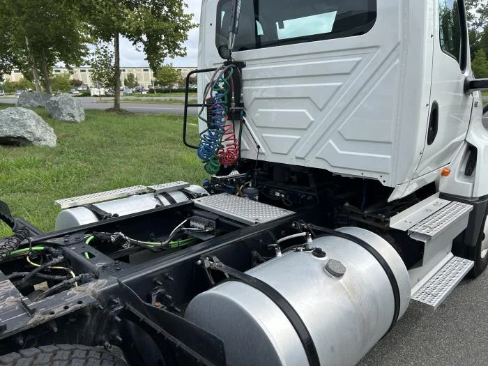2024 International LT — photo 11