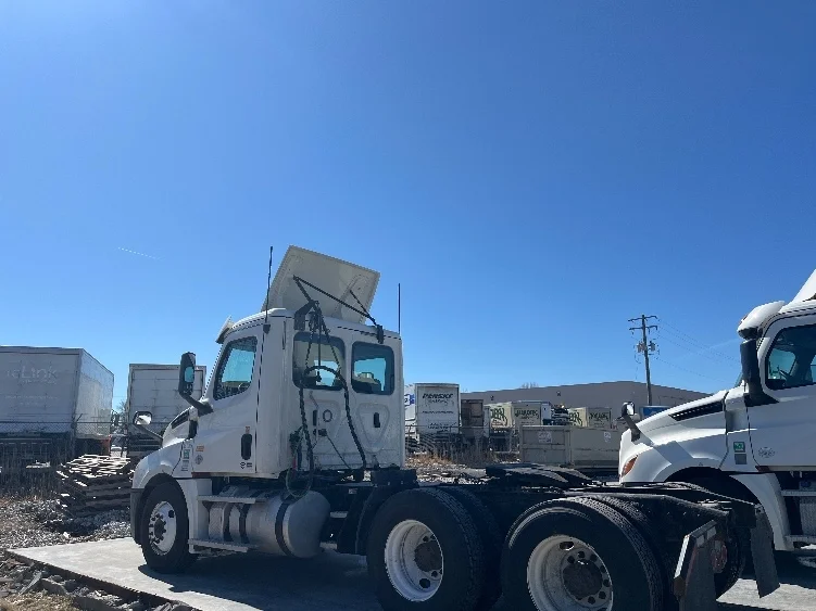 2020 Freightliner Cascadia - image 5