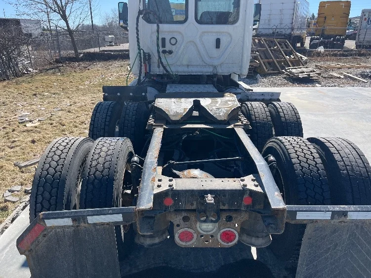 2020 Freightliner Cascadia - image 6