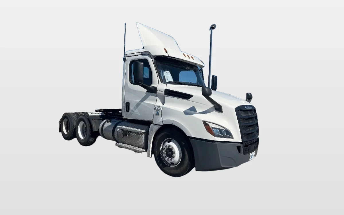 2020 Freightliner Cascadia - image 1