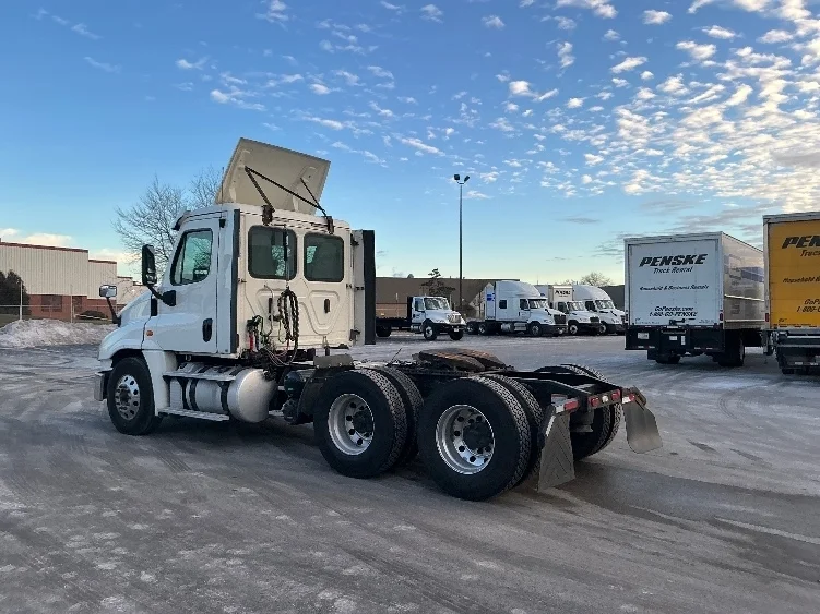 2019 Freightliner Cascadia in La Porte, IN — photo 5