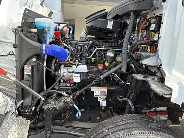 2025 Peterbilt 567 in Portland, OR — photo 7