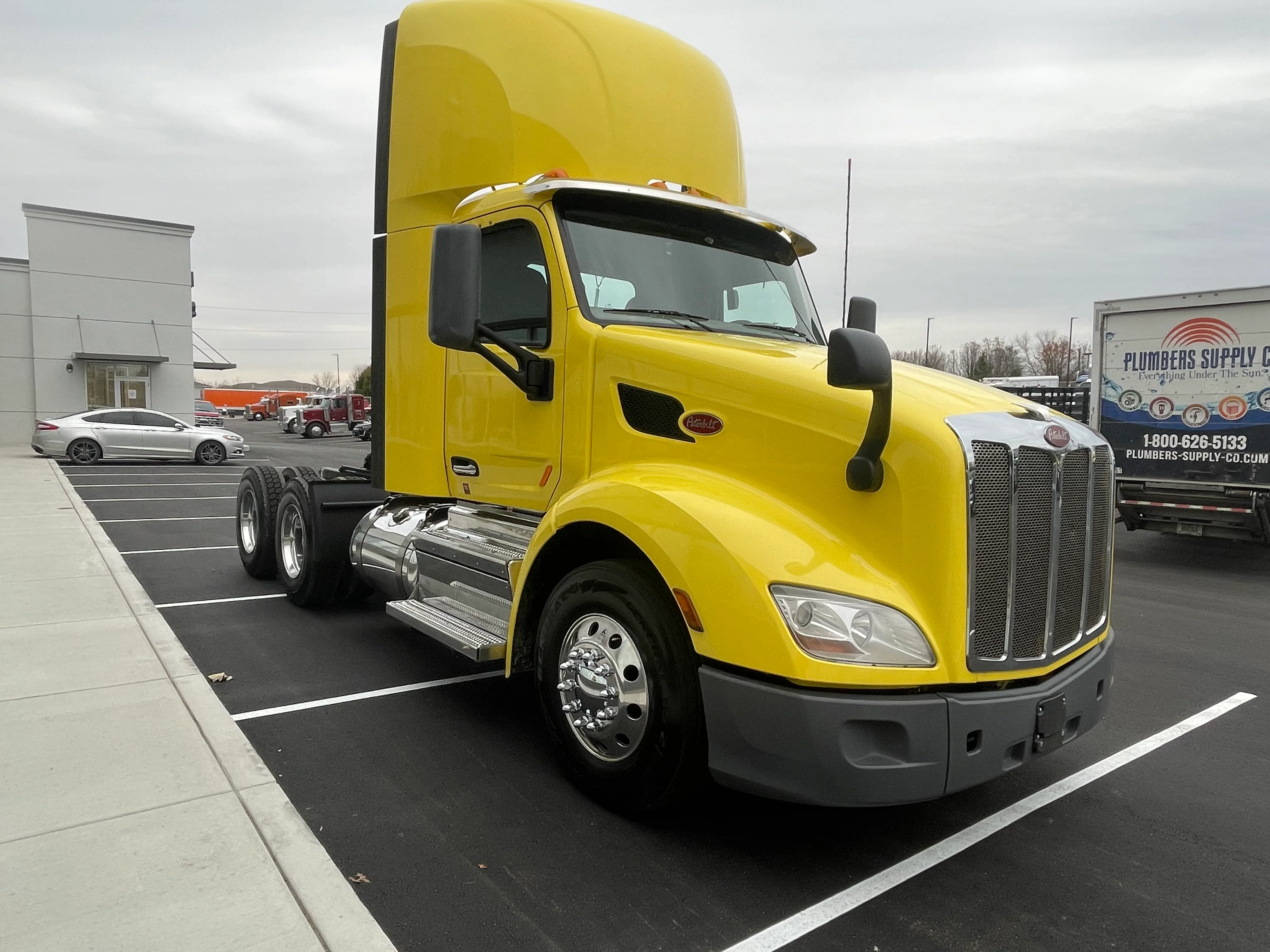 2021 Peterbilt 579 in Evansville, IN — photo 5