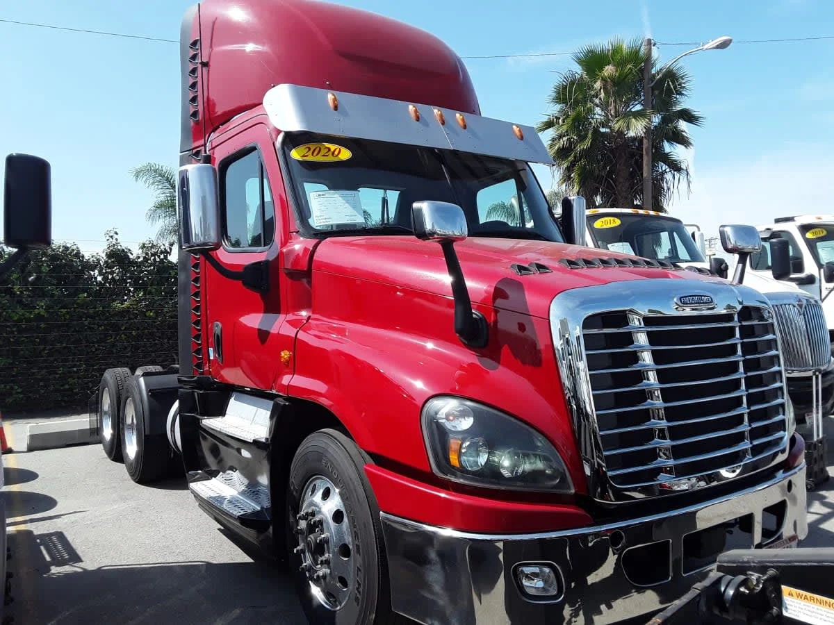 2020 Freightliner Cascadia in Montebello, CA — photo 3