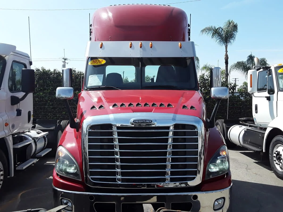 2020 Freightliner Cascadia in Montebello, CA — photo 2