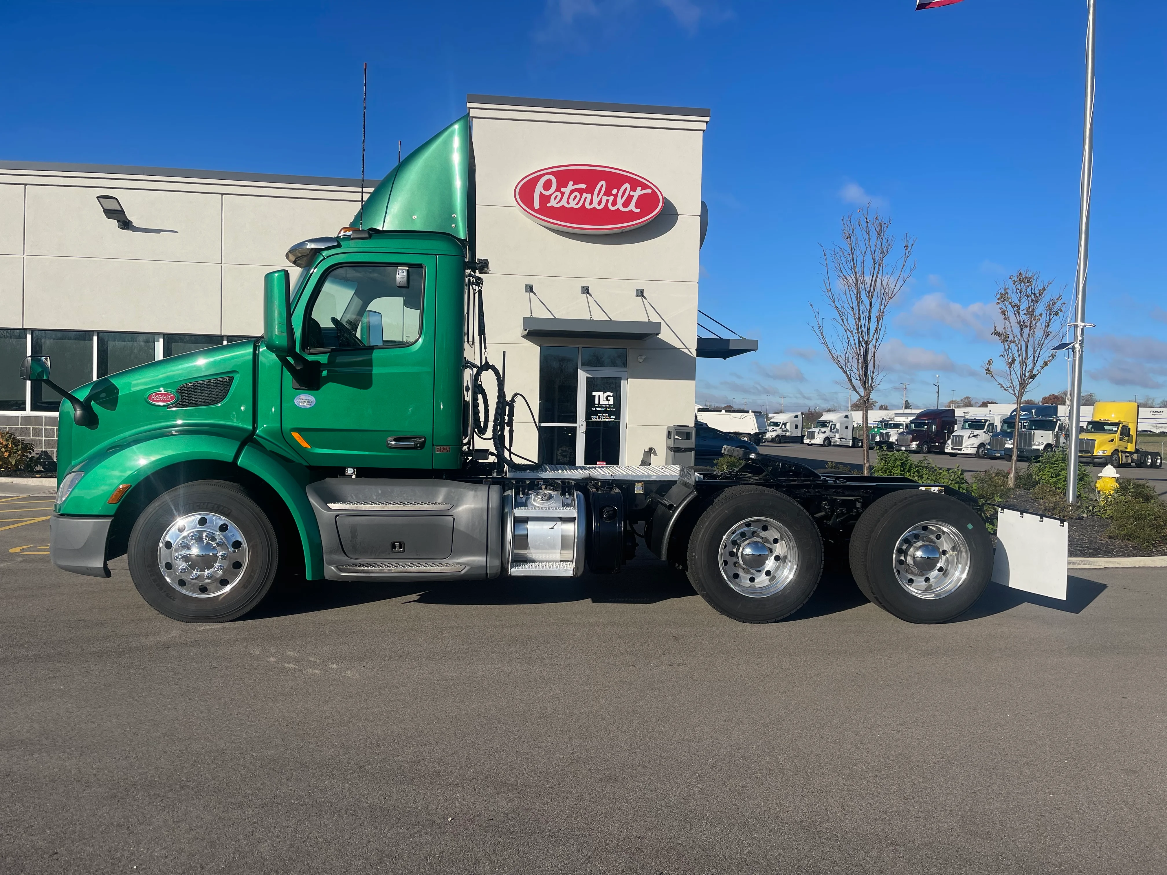 2020 Peterbilt 579 - image 2