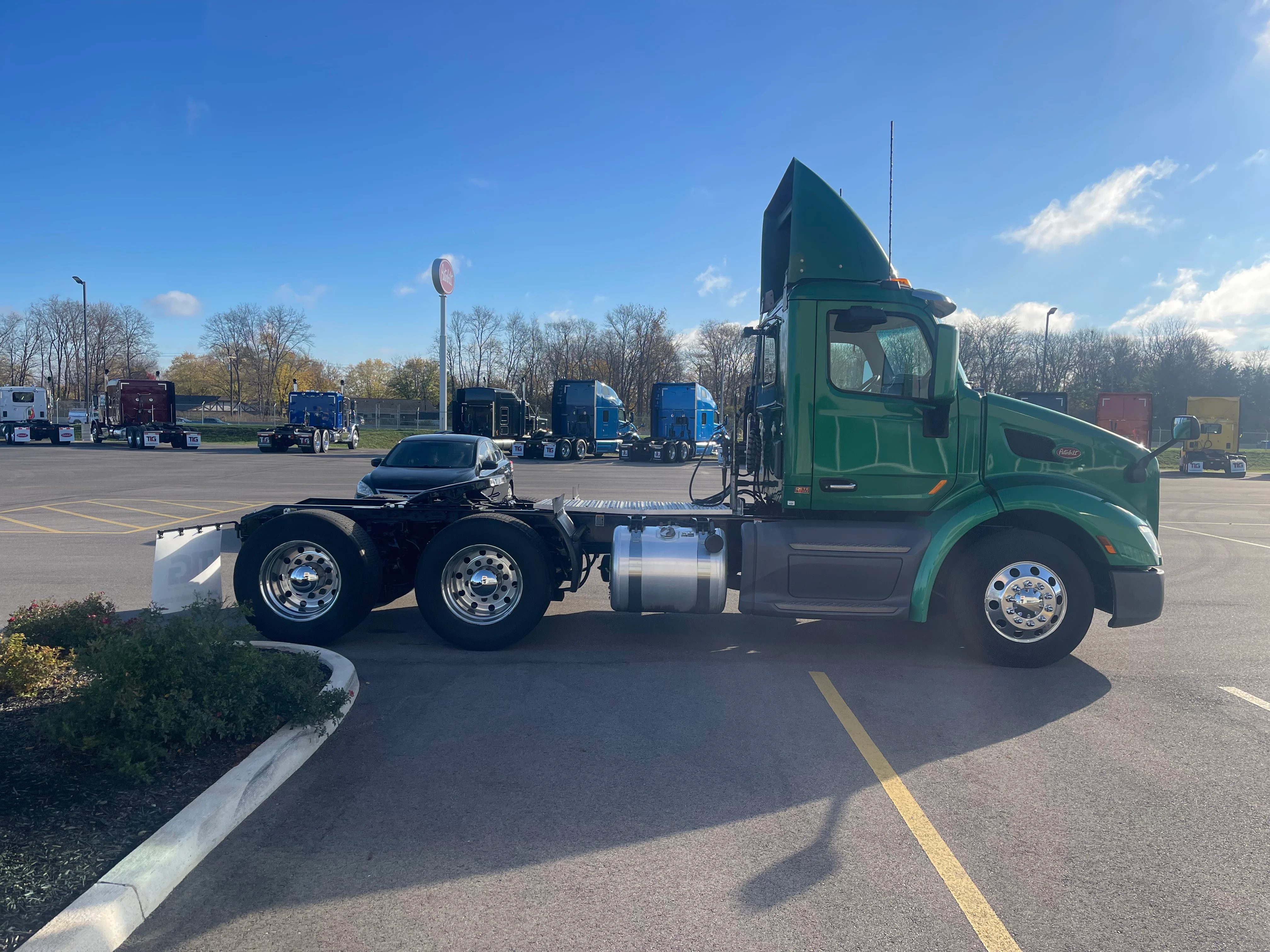 2020 Peterbilt 579 - image 6
