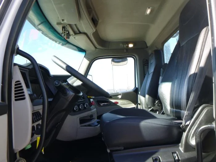 2023 Peterbilt 567 - image 17