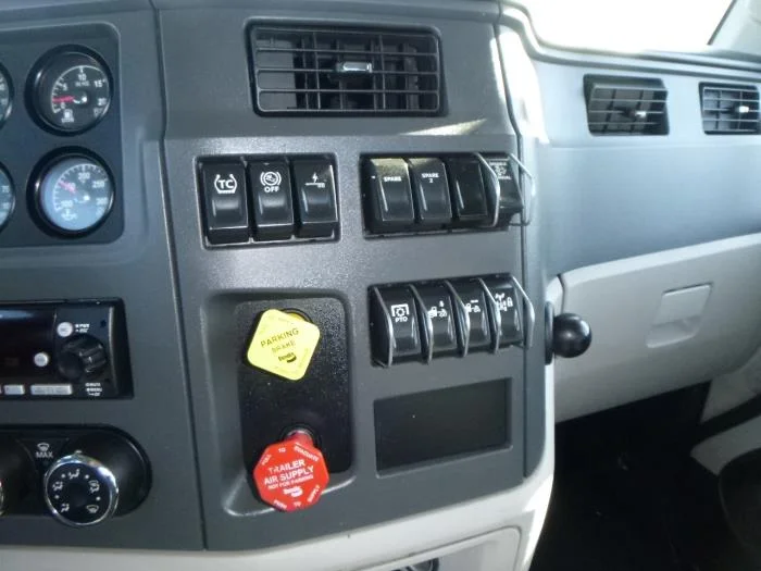 2023 Peterbilt 567 - image 24