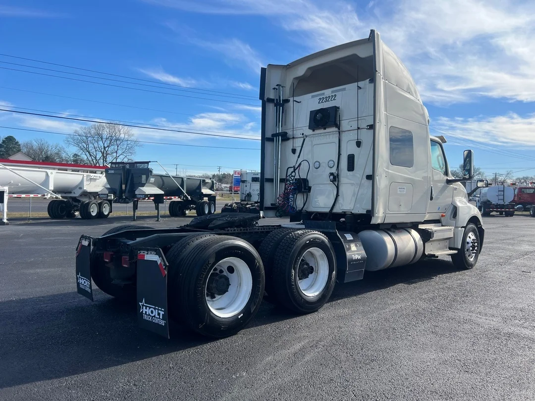 2022 International LT - image 8