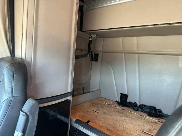 2020 Peterbilt 579 in Dayton, OH — photo 16