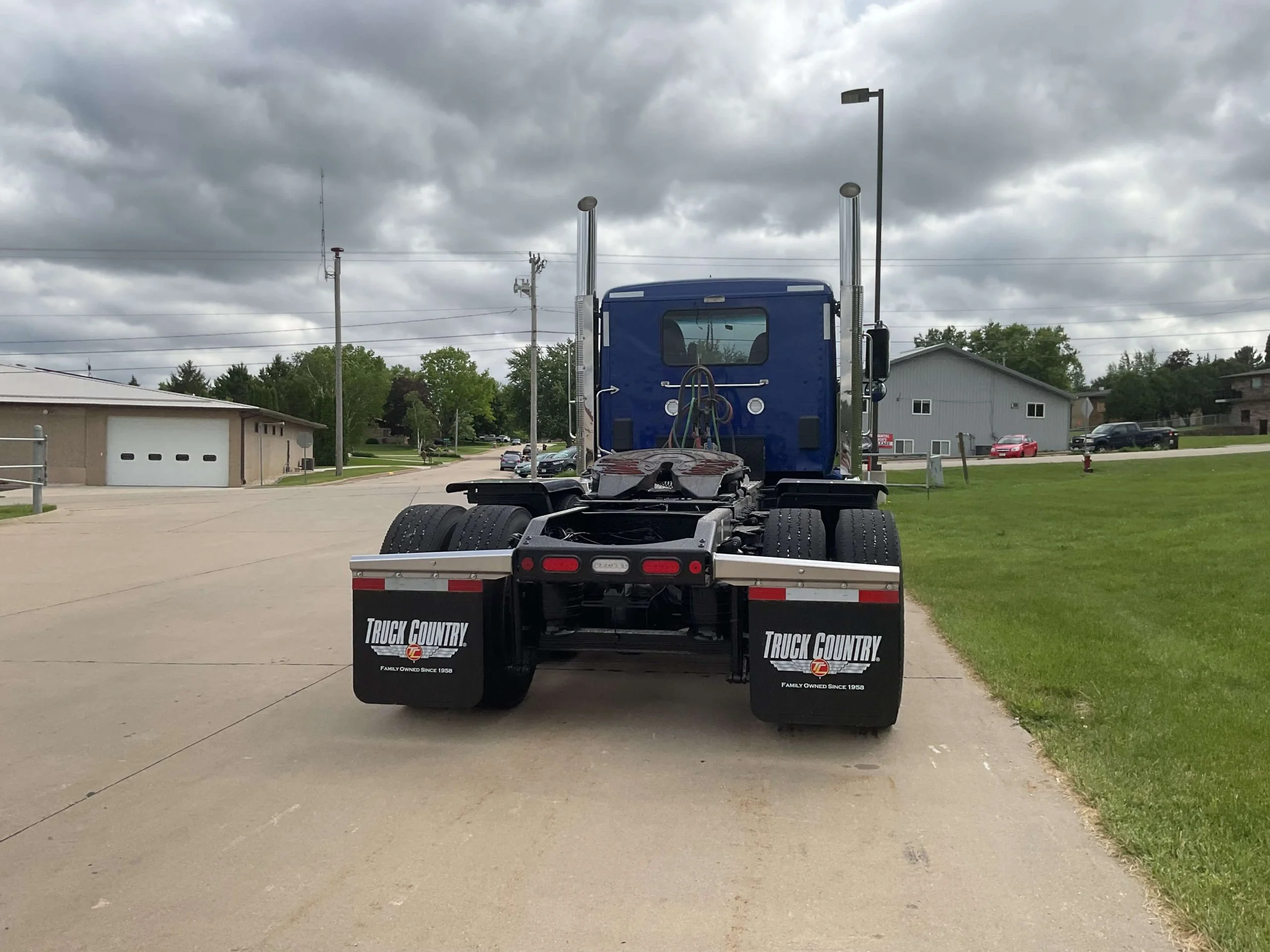 2025 Peterbilt 589 in Milwaukee, WI — photo 4