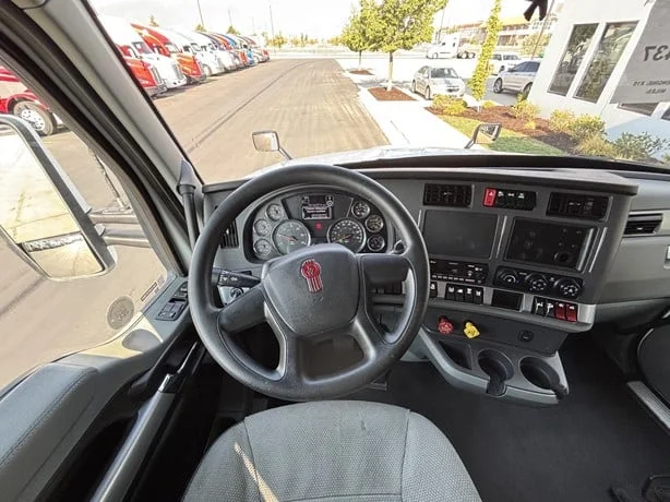 2021 Kenworth T680 in Salt Lake City, UT — photo 9
