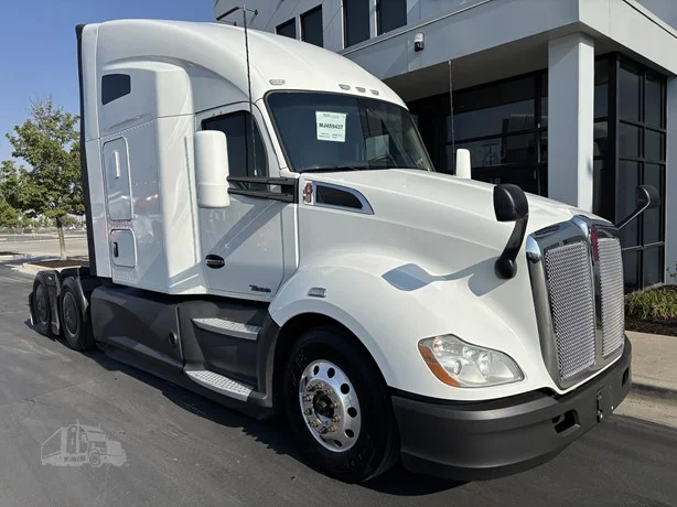 2021 Kenworth T680 in Salt Lake City, UT — photo 2