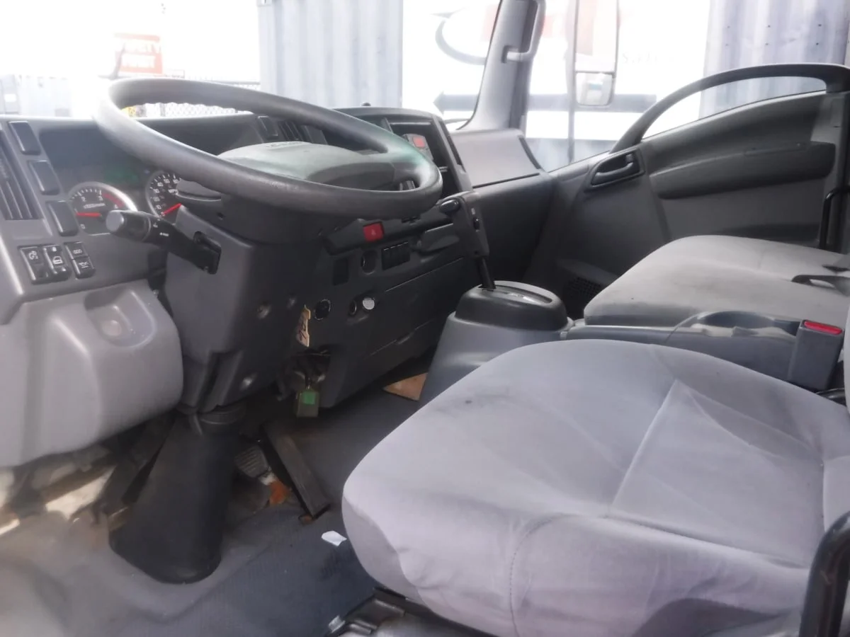 2016 Isuzu NRR - image 12