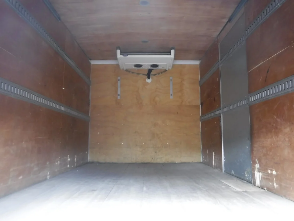 2016 Isuzu NRR - image 7