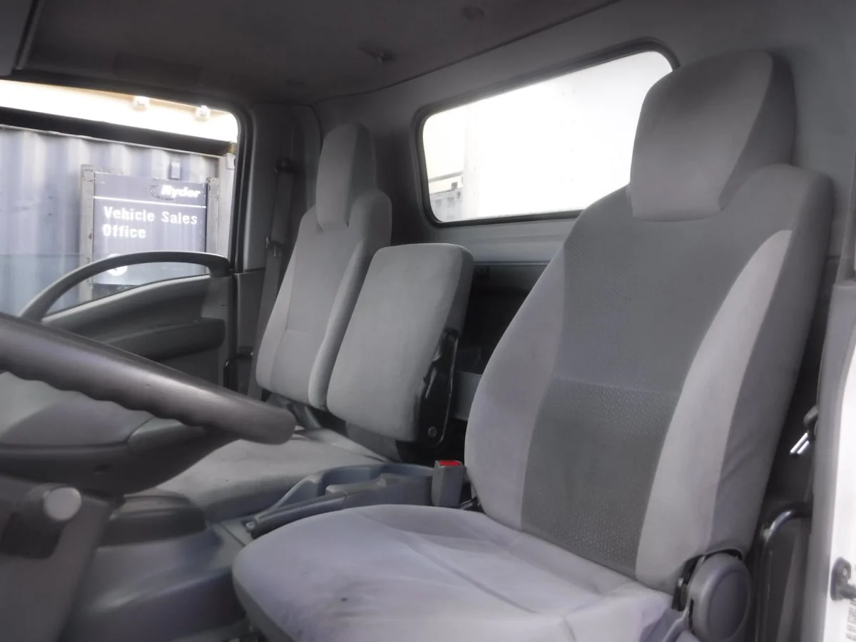 2016 Isuzu NRR - image 13