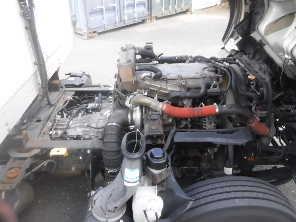 2016 Isuzu NRR - image 11