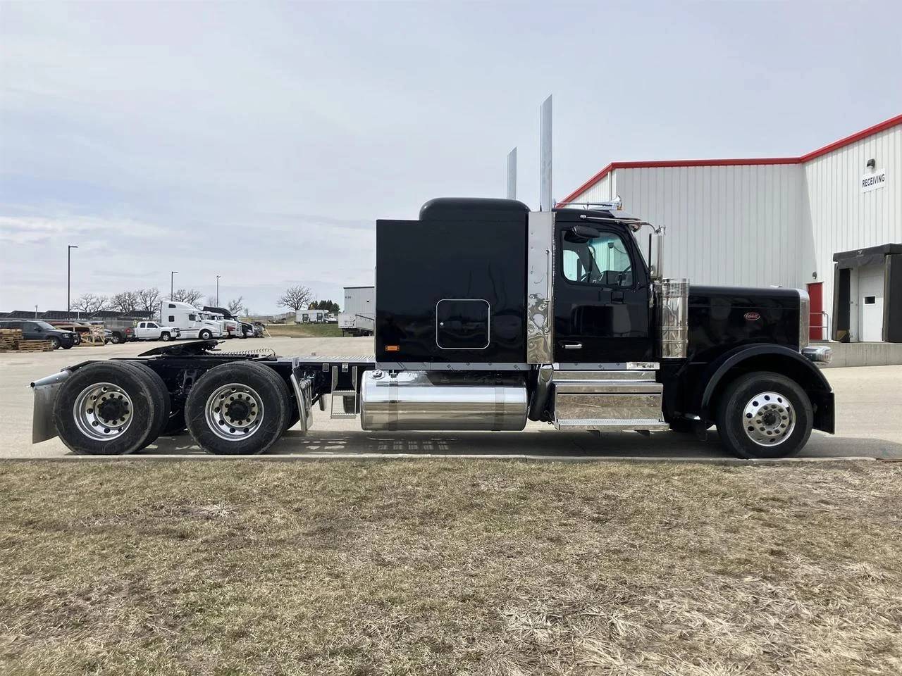 2027 Peterbilt 589 in Fargo, ND — photo 4