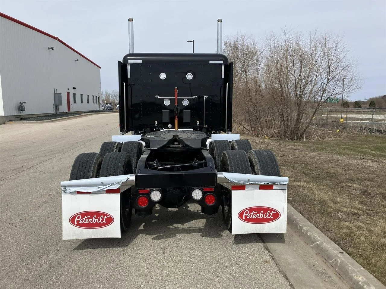 2027 Peterbilt 589 in Fargo, ND — photo 5