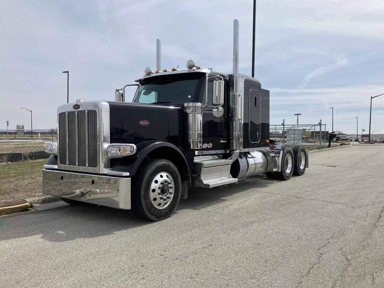 2027 Peterbilt 589 in Fargo, ND — photo 12