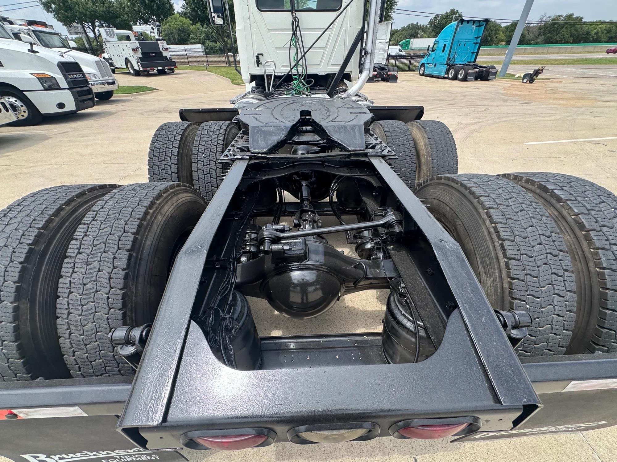 2020 Mack Pinnacle in TX — photo 6