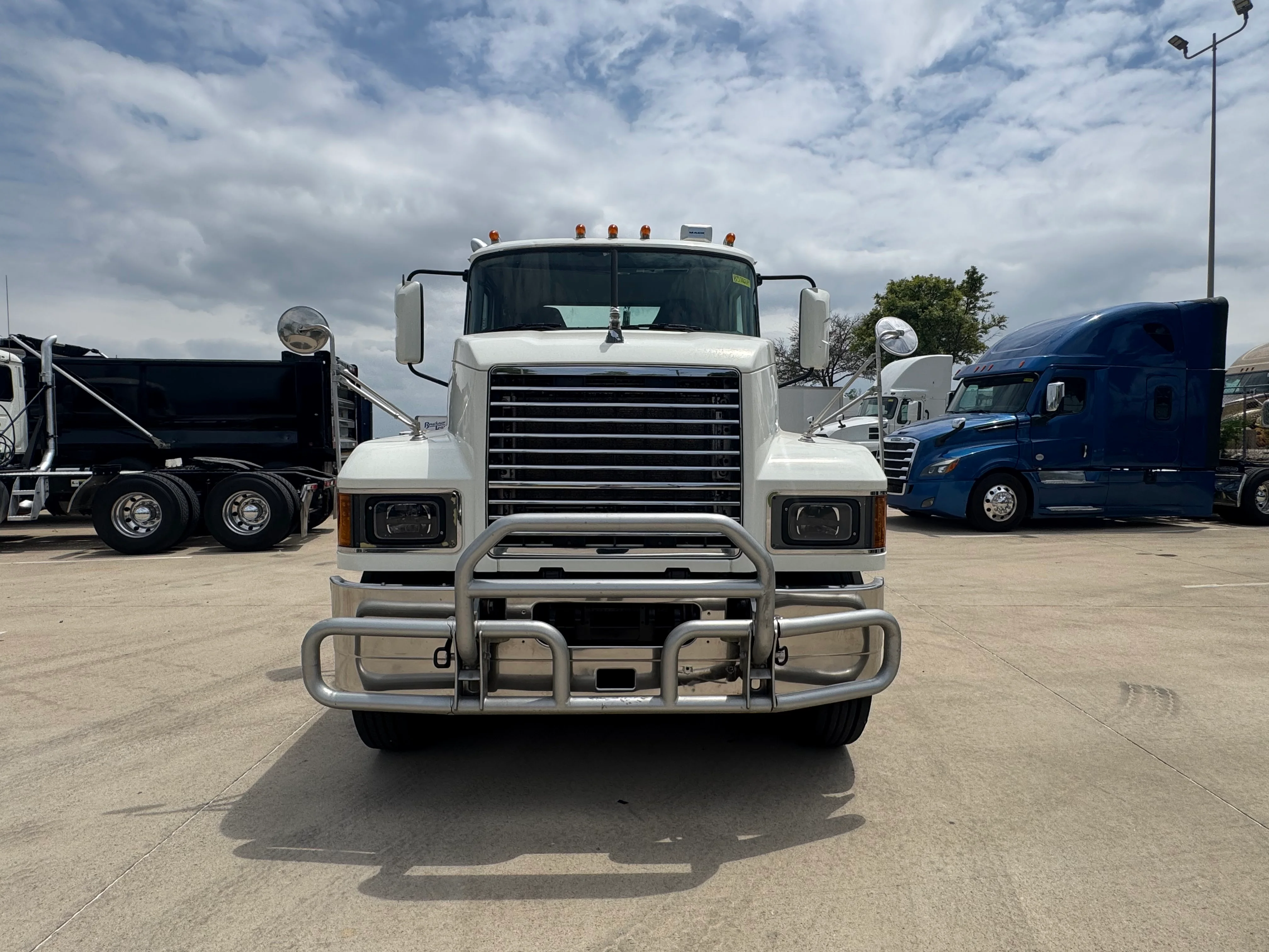 2020 Mack Pinnacle in TX — photo 11