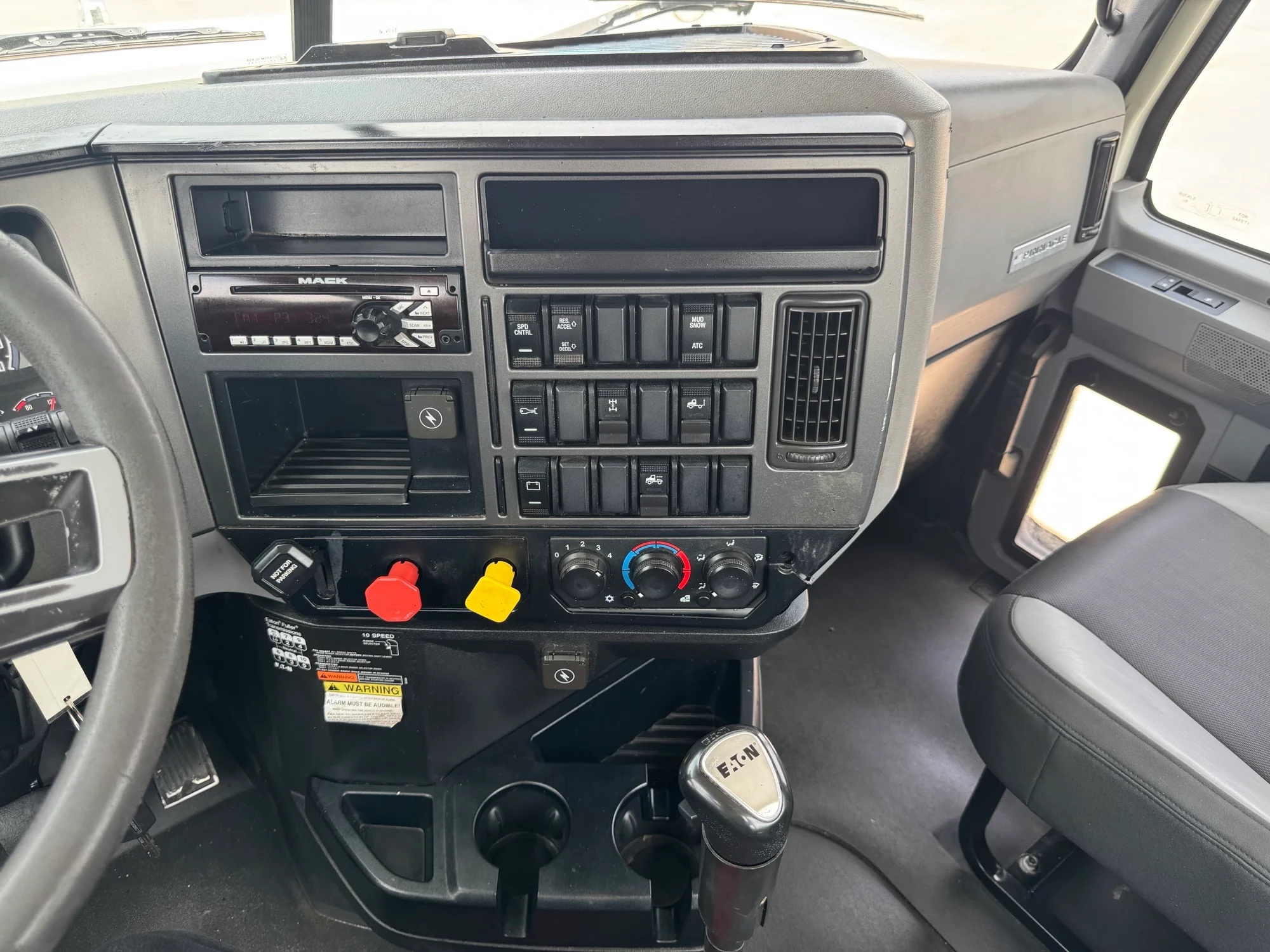 2020 Mack Pinnacle in TX — photo 15