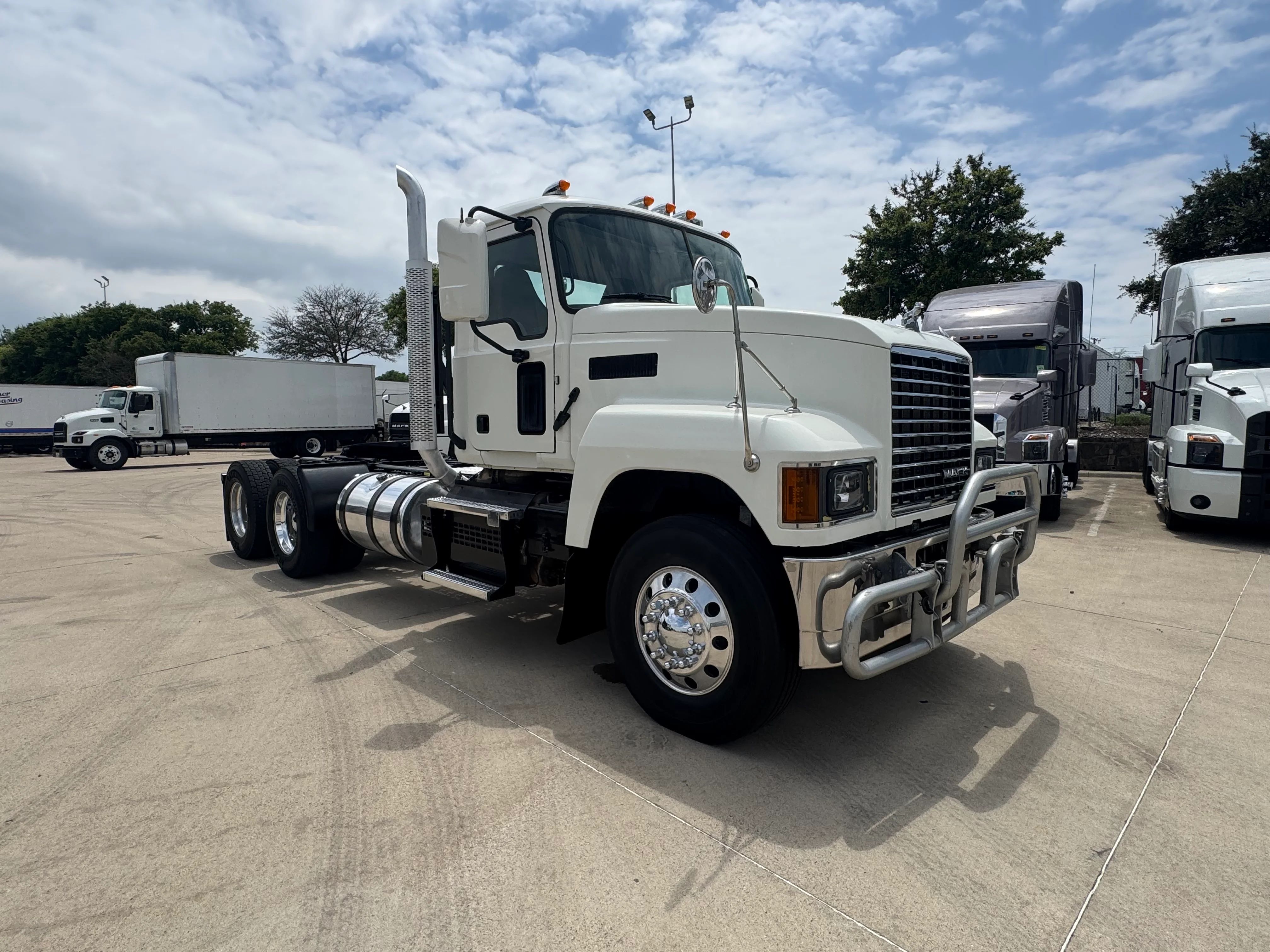 2020 Mack Pinnacle in TX — photo 10