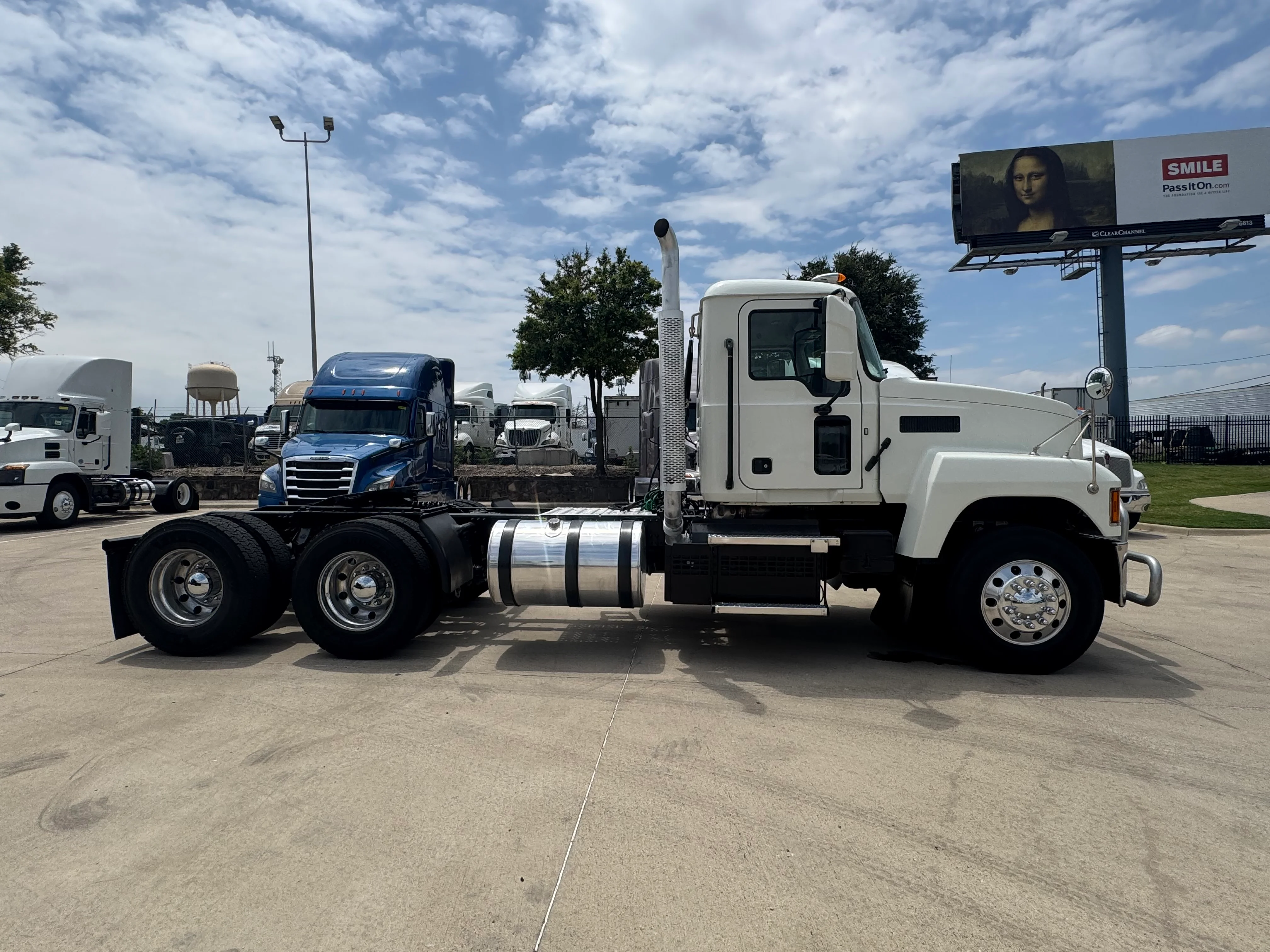 2020 Mack Pinnacle in TX — photo 9