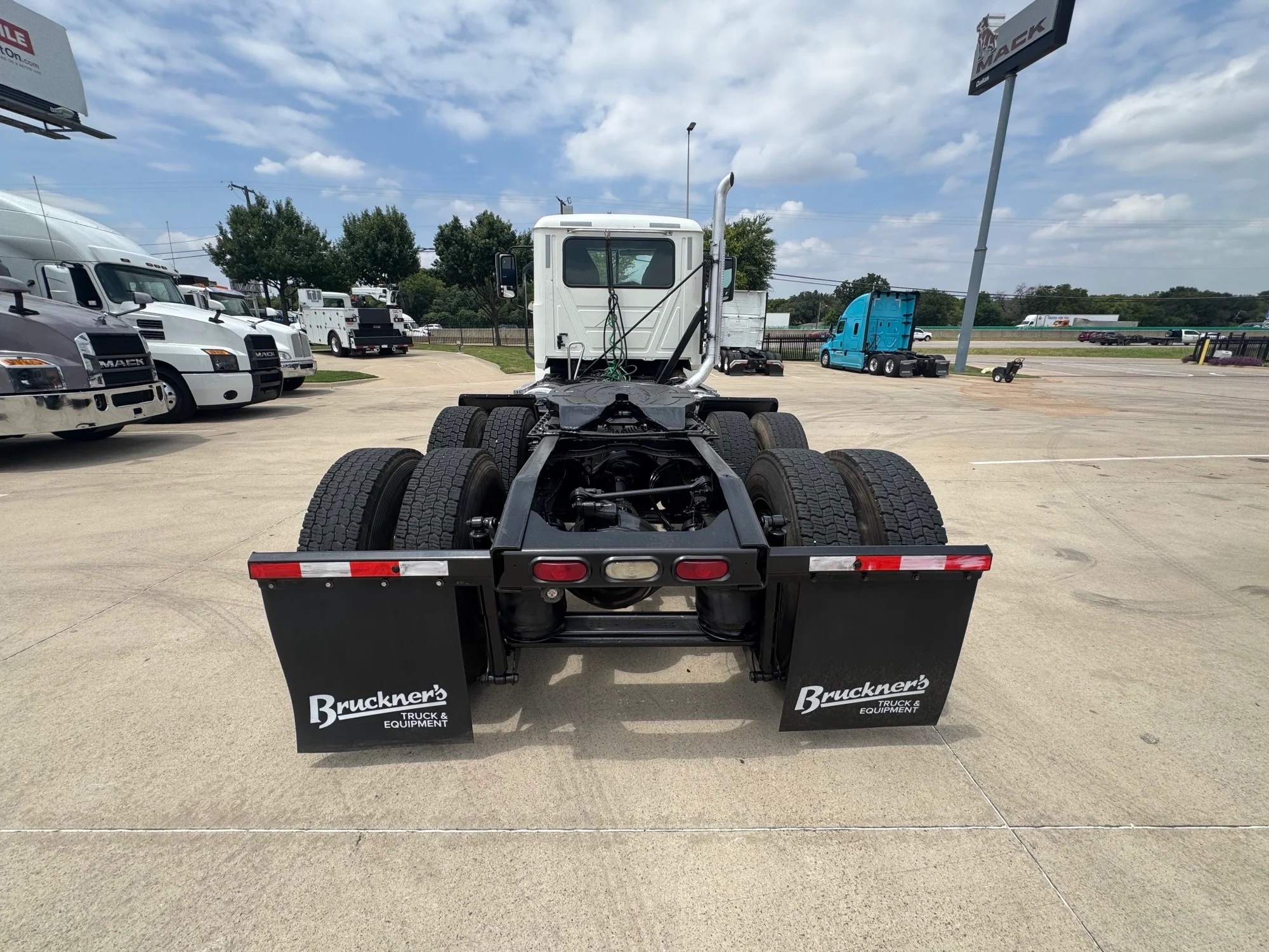 2020 Mack Pinnacle in TX — photo 4