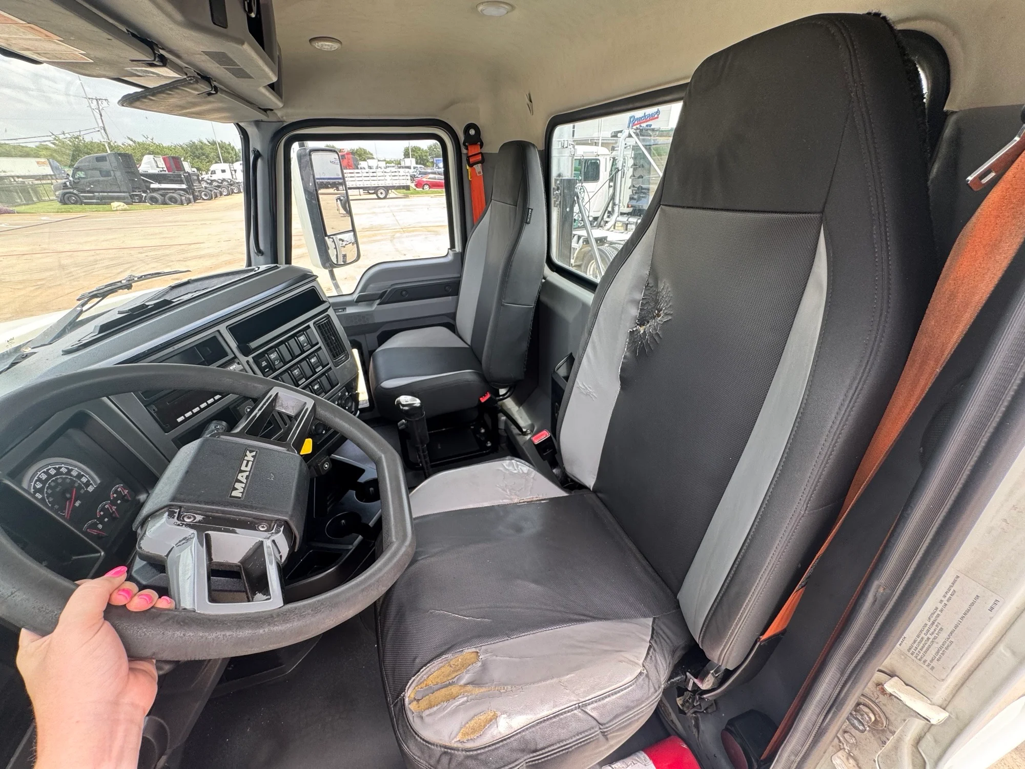 2020 Mack Pinnacle in TX — photo 12