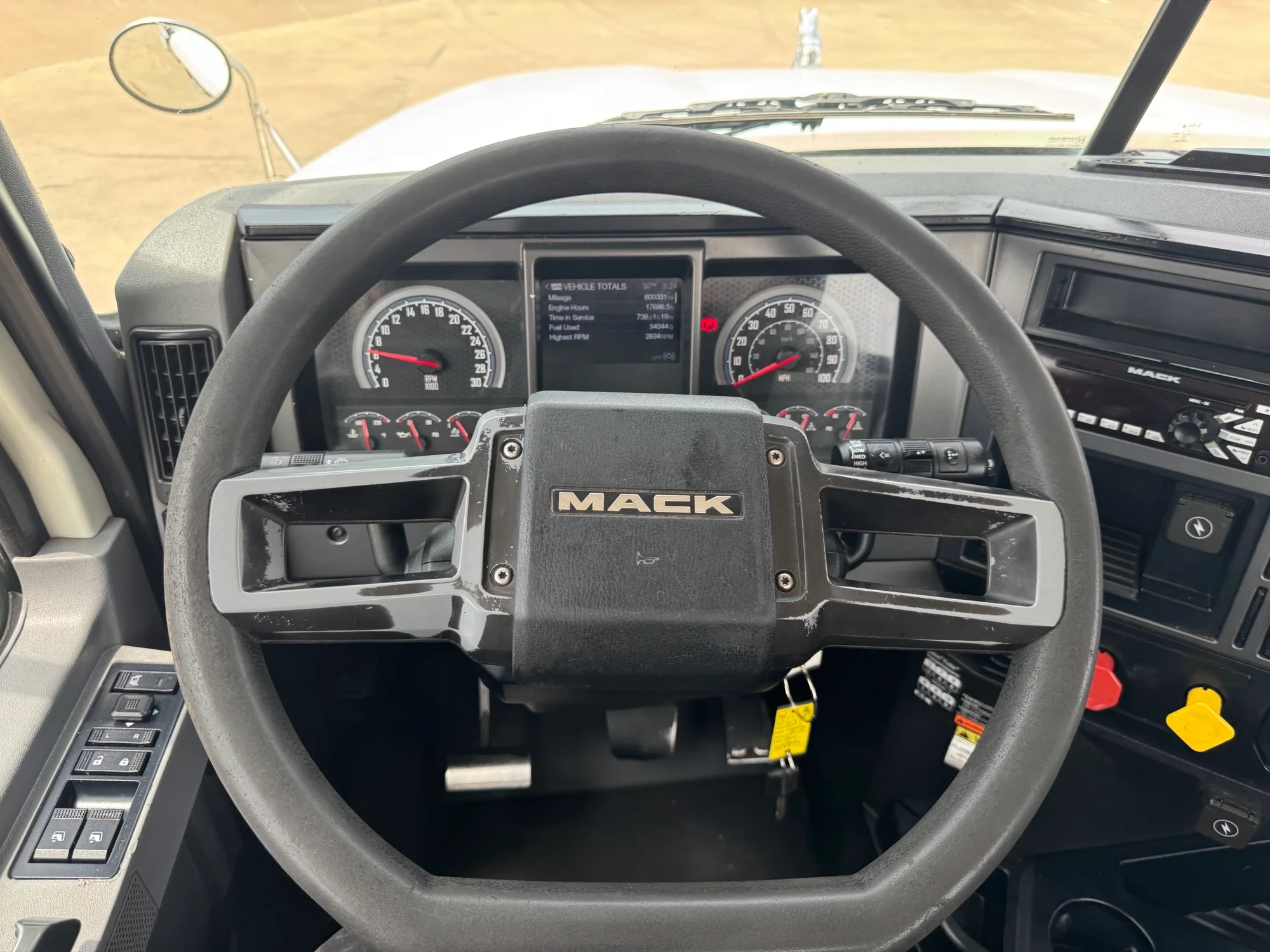 2020 Mack Pinnacle in TX — photo 14