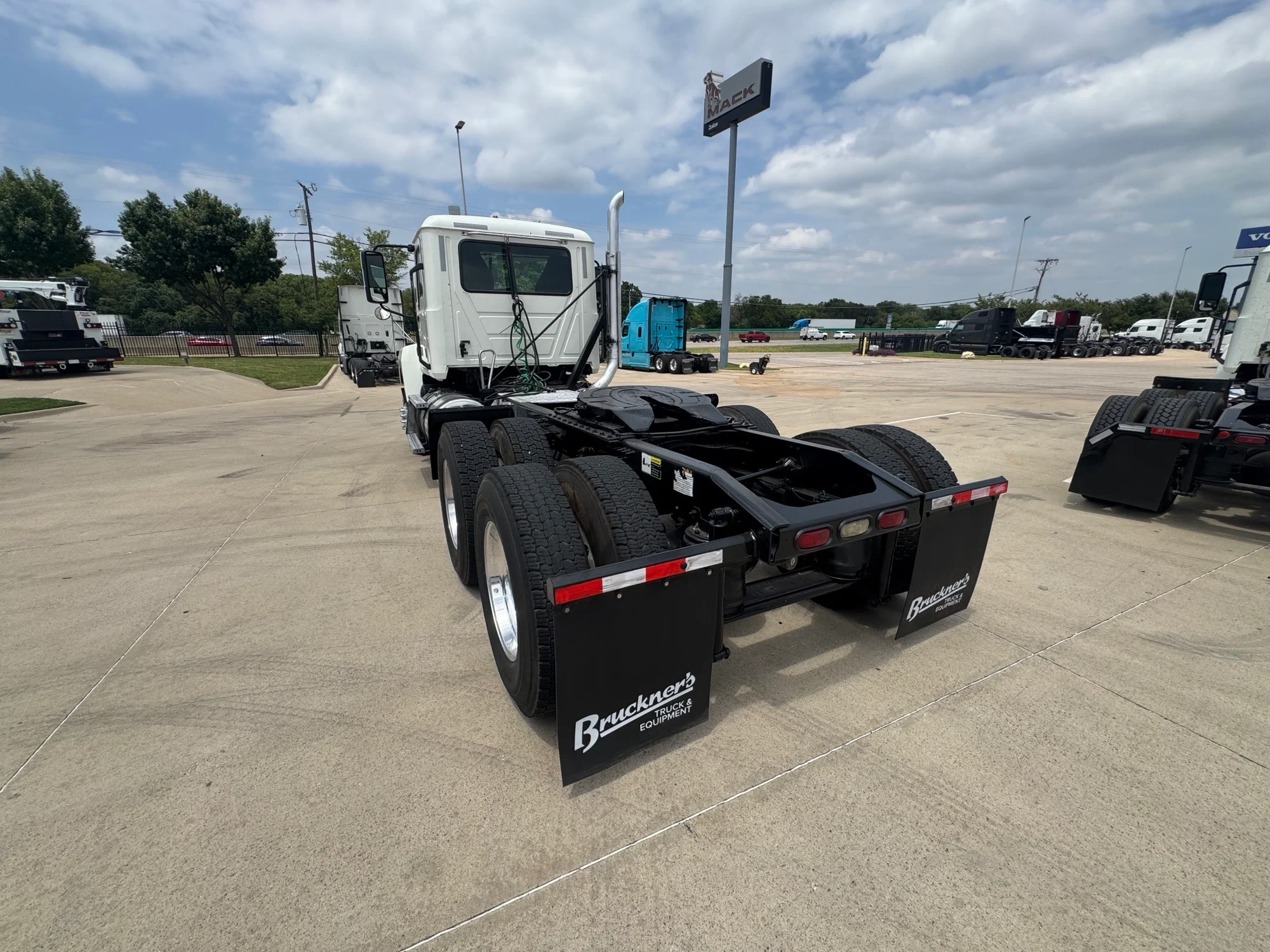 2020 Mack Pinnacle in TX — photo 3