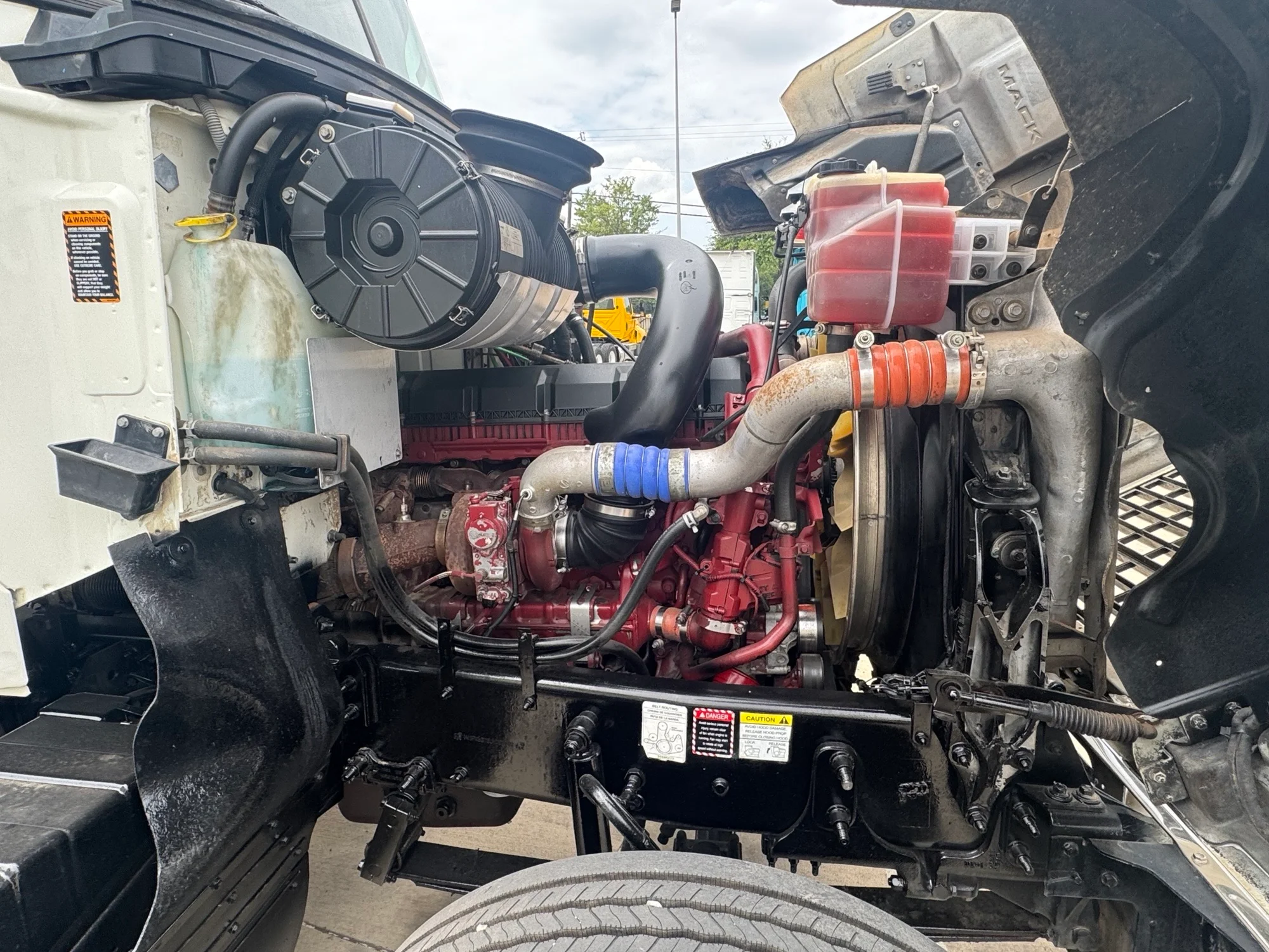 2020 Mack Pinnacle in TX — photo 17