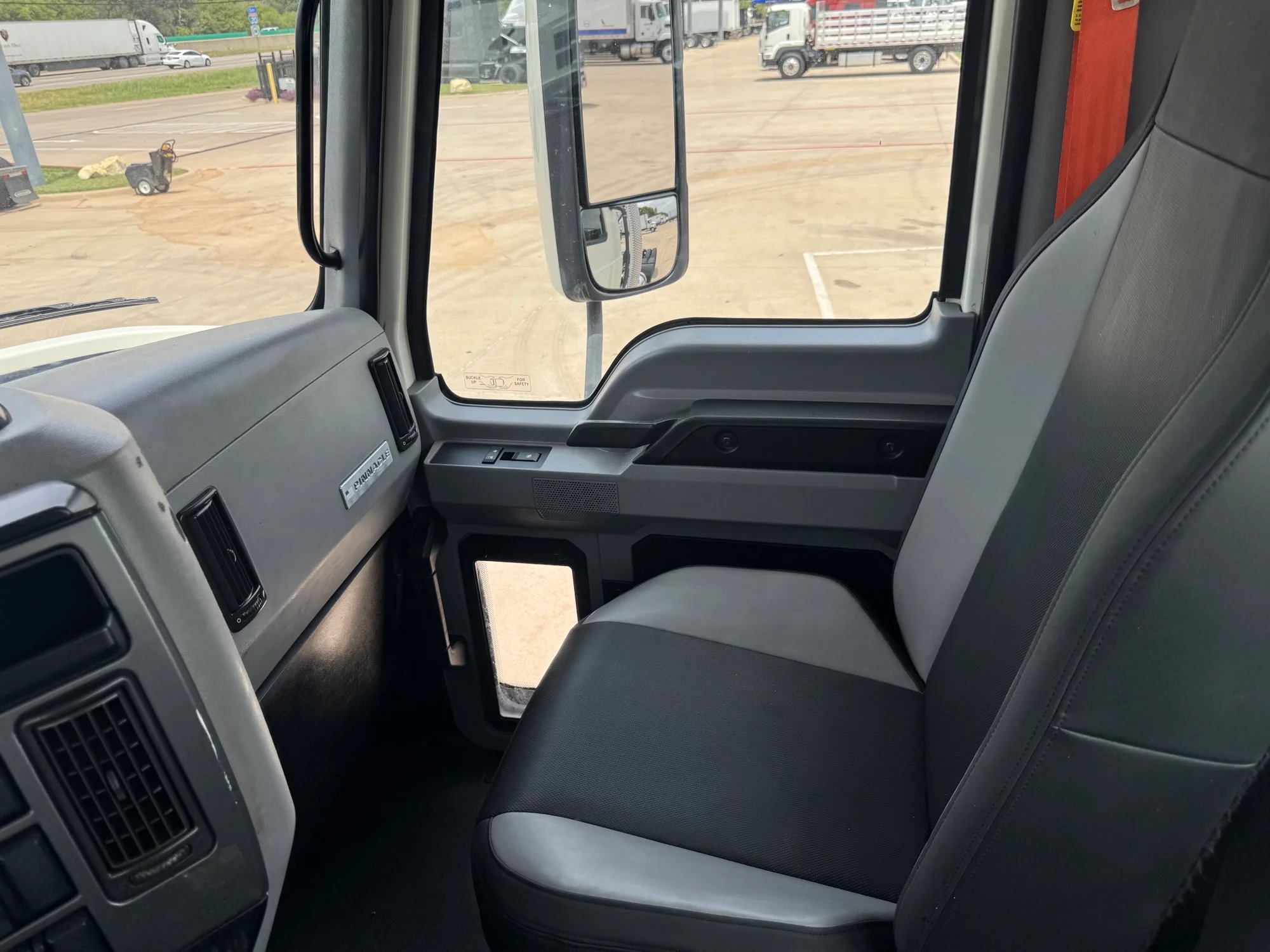 2020 Mack Pinnacle in TX — photo 16