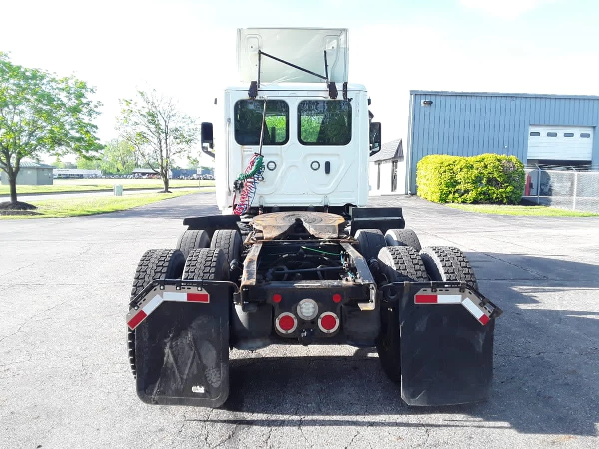 2020 Freightliner Cascadia in Hilliard, OH — photo 5