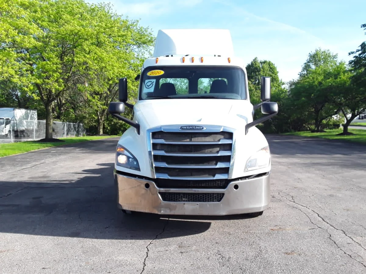 2020 Freightliner Cascadia in Hilliard, OH — photo 2