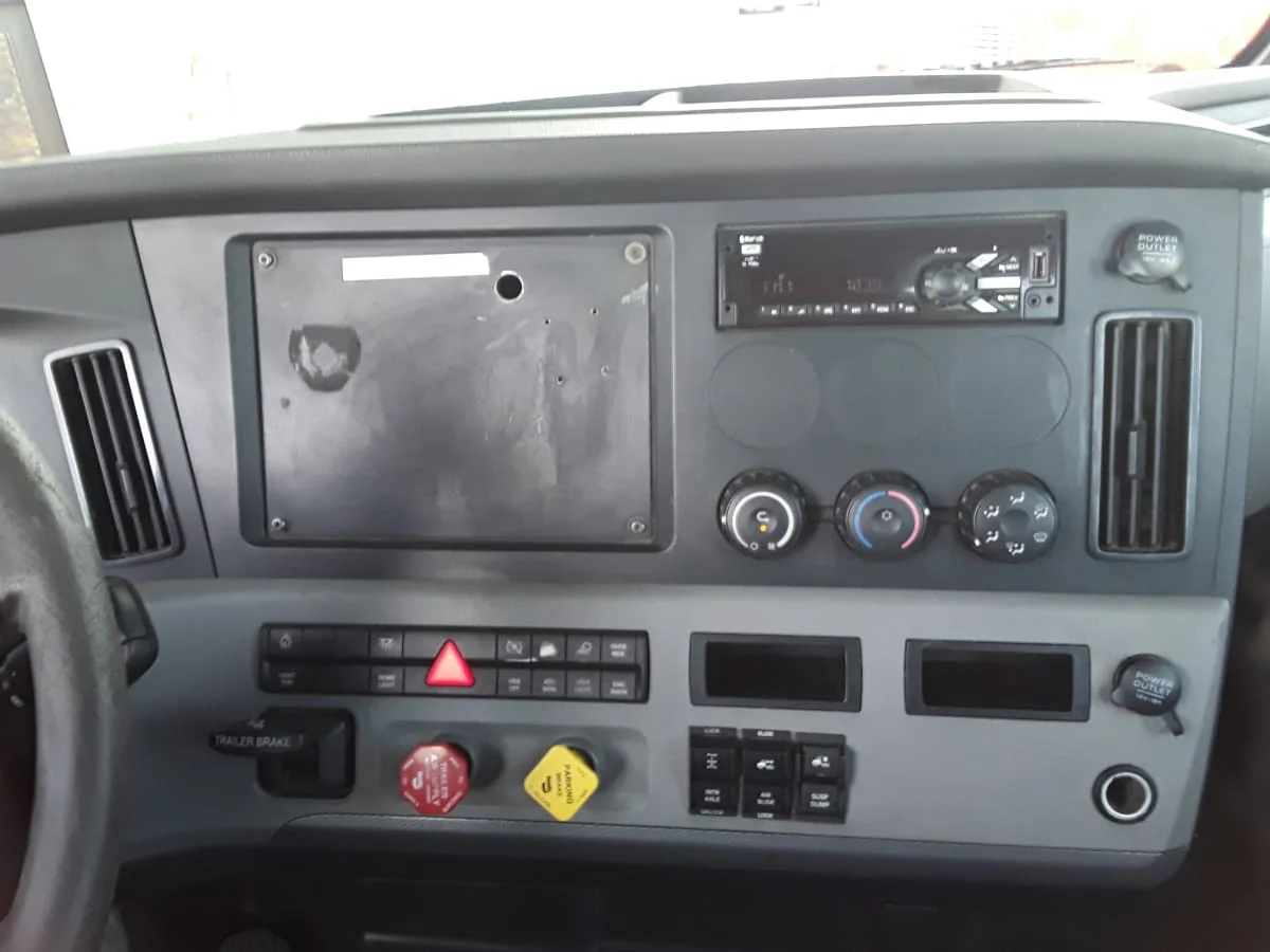 2020 Freightliner Cascadia in Hilliard, OH — photo 9