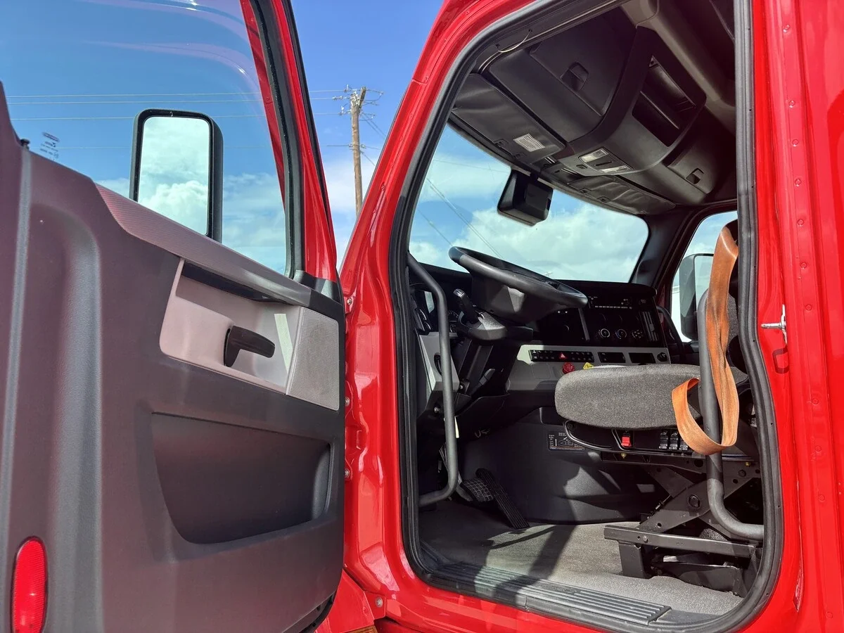 2022 Freightliner Cascadia in Tulsa, OK — photo 7