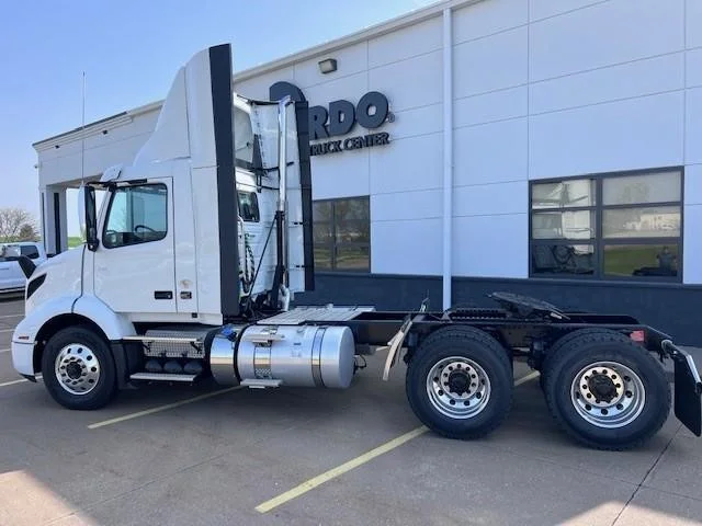 2025 Volvo VNL 300 — photo 5