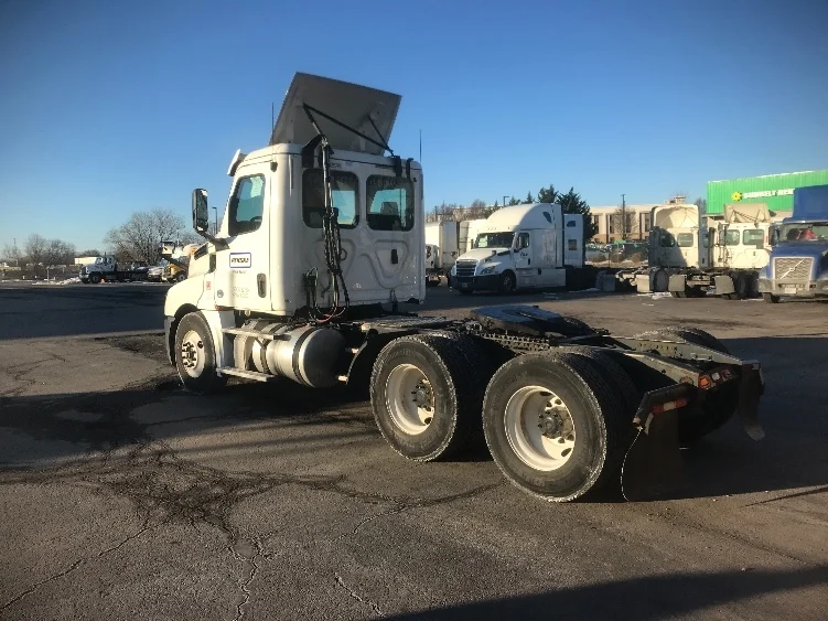2019 Freightliner Cascadia in Hagerstown, MD — photo 5
