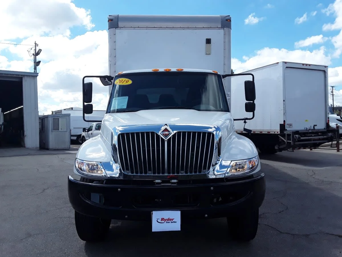 2019 International 4300 in Montebello, CA — photo 2