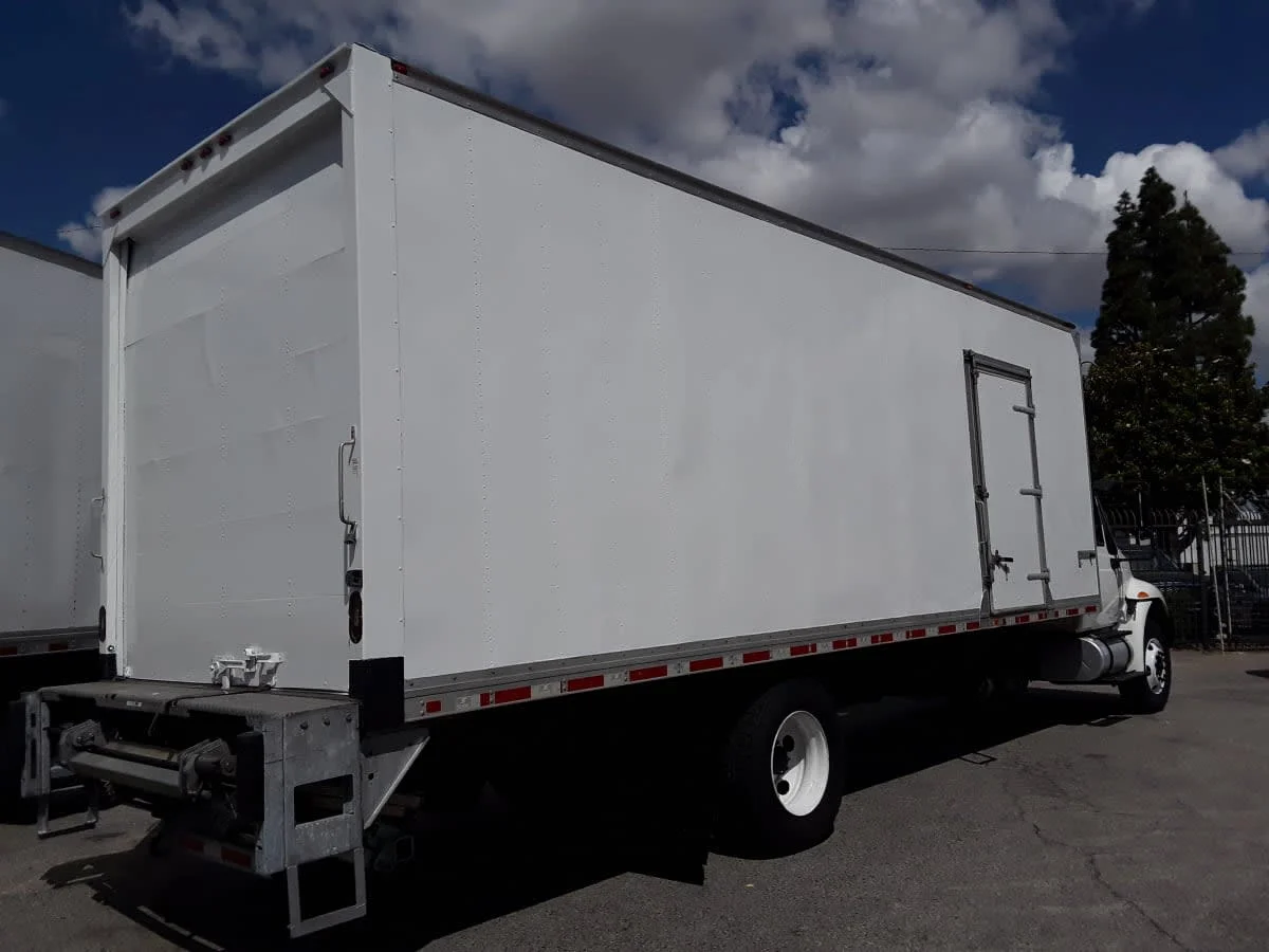 2019 International 4300 in Montebello, CA — photo 4