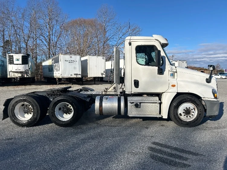 2018 Freightliner Cascadia in Greensboro, NC — photo 8