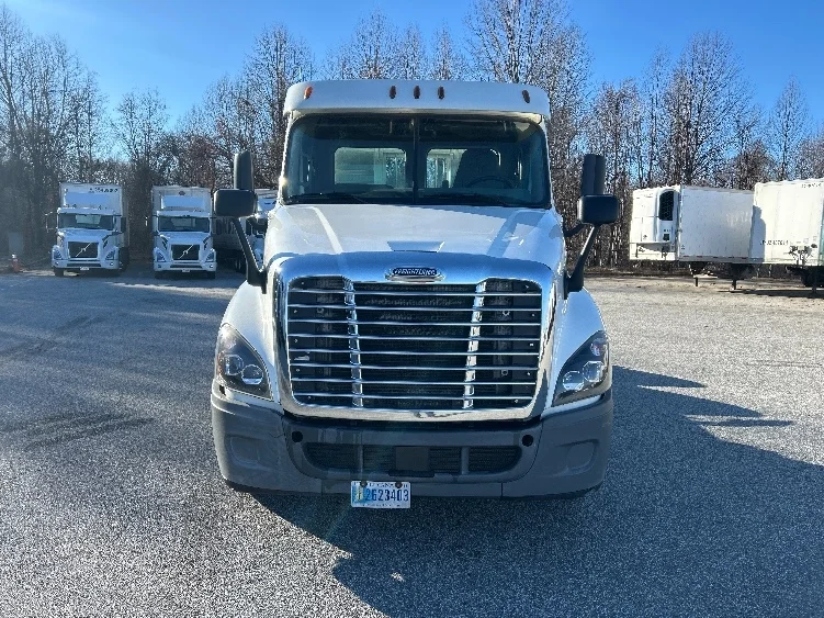 2018 Freightliner Cascadia in Greensboro, NC — photo 2