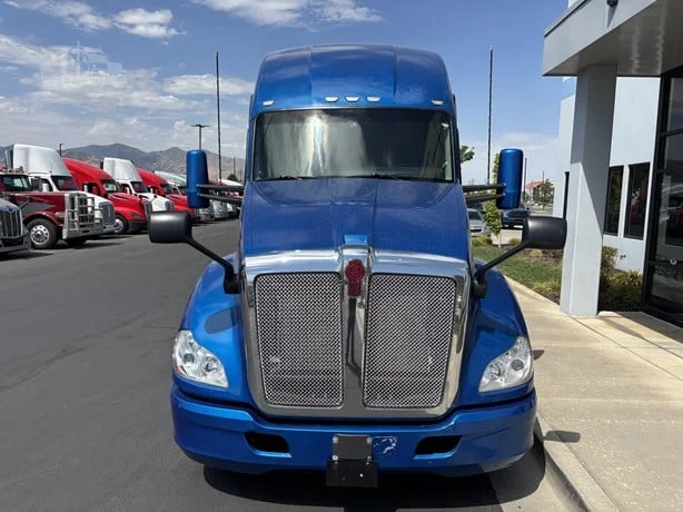 2022 Kenworth T680 in Salt Lake City, UT — photo 2