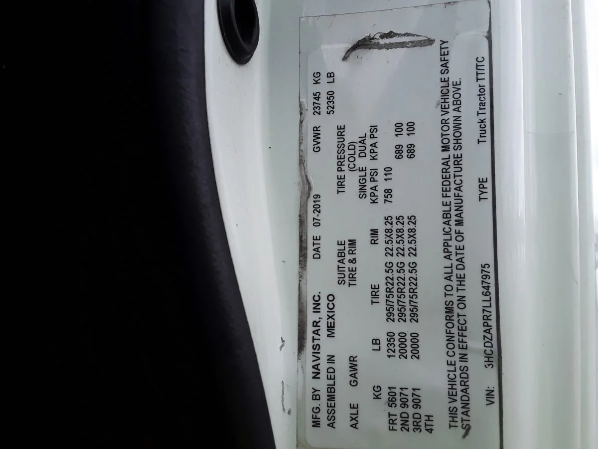 2020 International LT - image 12