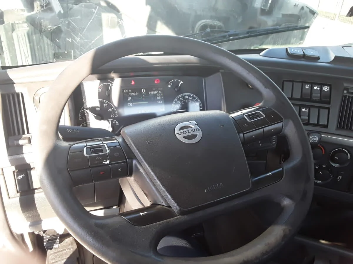 2019 Volvo VNR 660 in Kansas City, MO — photo 7