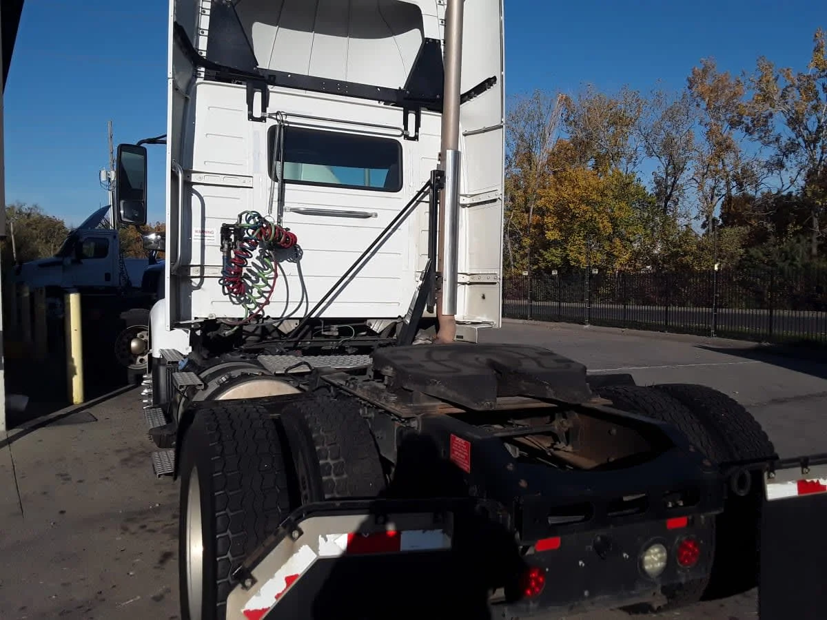 2019 Volvo VNR 660 in Kansas City, MO — photo 6
